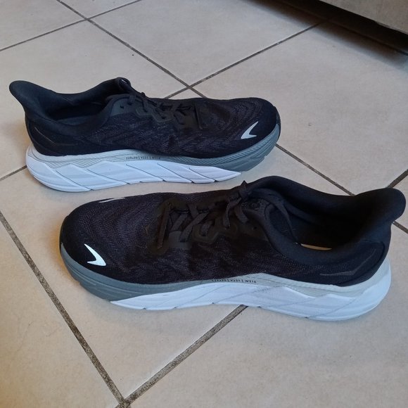 Sold elsewhere: Hoka One One Arahi 6 - Womens Size 9B - Picture 6 of 8